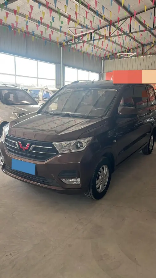 2021 WuLing RongGuang New Truck 1.5L 99HP L4 5MT