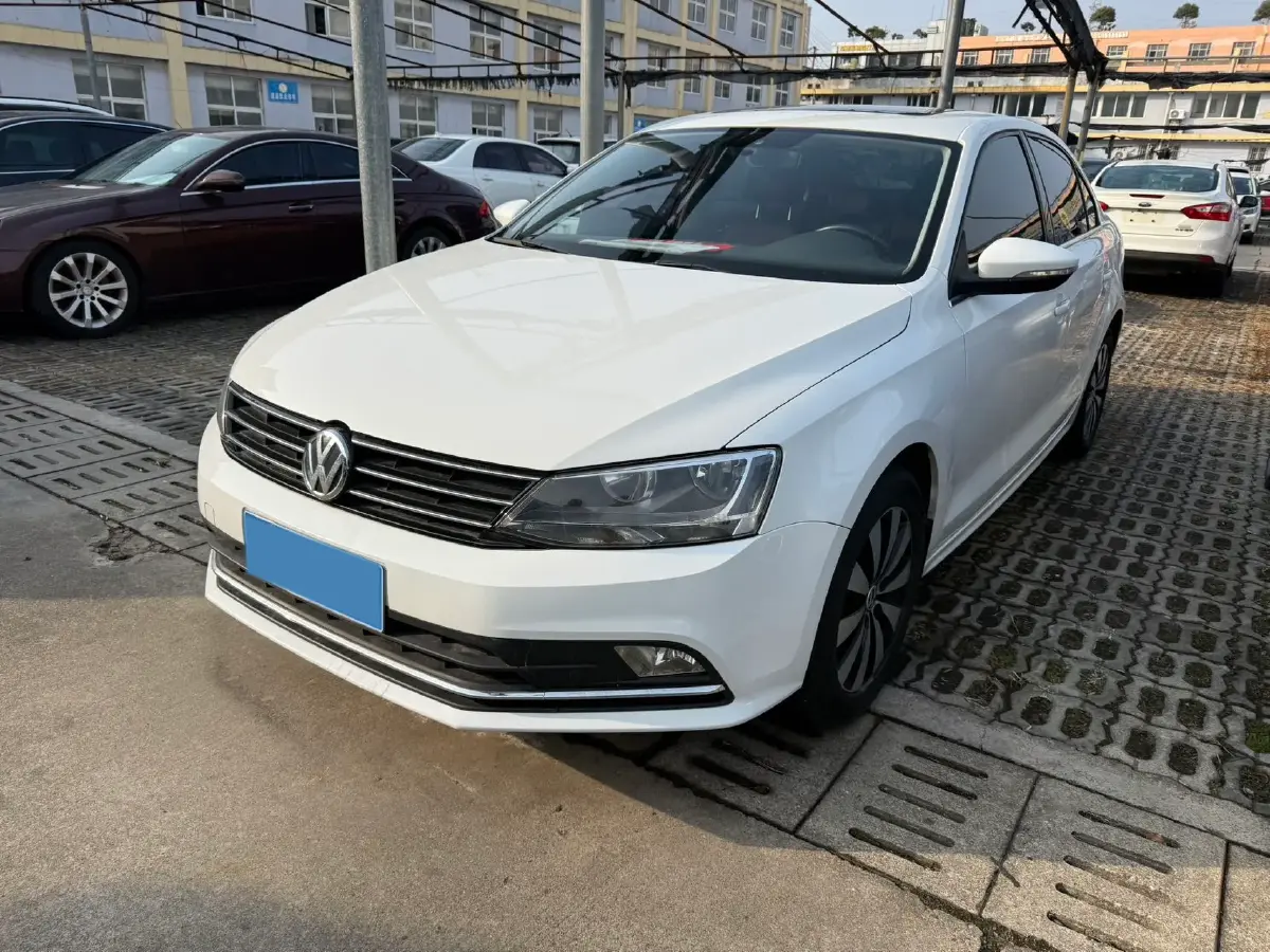2018 Volkswagen Sagitar 1.2T 110HP L4 7DCT