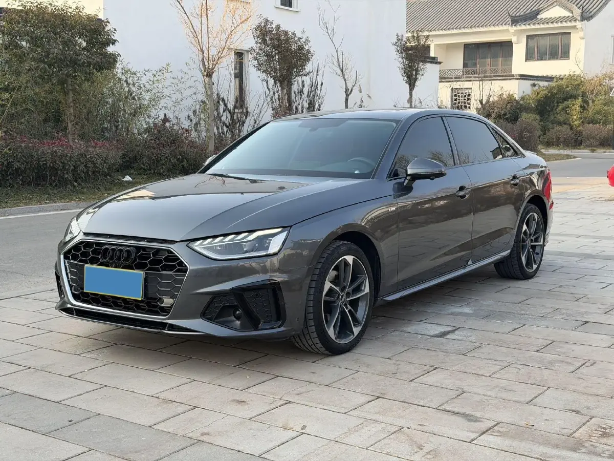 2022 Audi A4L 2.0T 190HP L4 7DCT