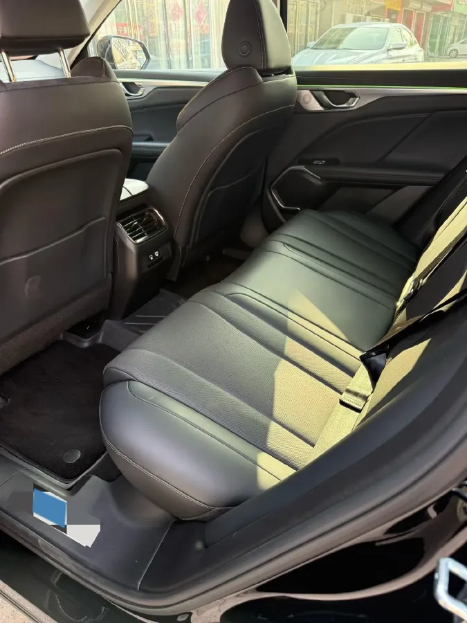 2024 WEY Mocha 1.5T 170HP L4 4DHT PHEV 35.04KWH,autocango,china used car exporter,china ev exporter,chinese used car exporter,chinese used ev exporter