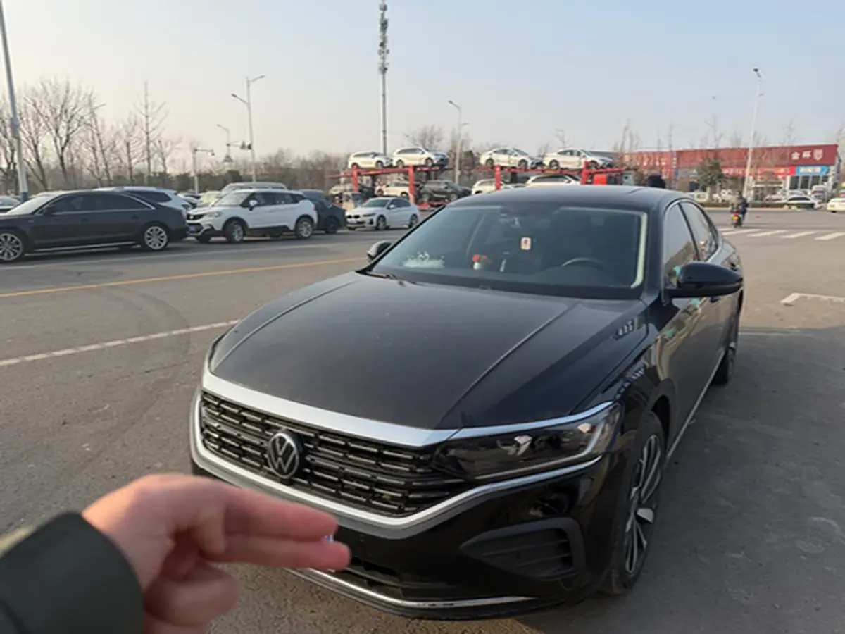 2024 Volkswagen Passat 2.0T 186HP L4 7DCT