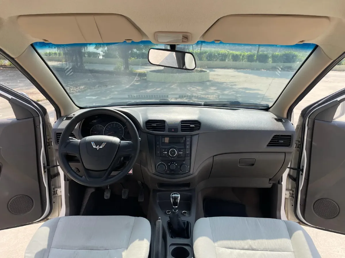 2015 WuLing HongGuang 1.5L 112HP L4 5MT,autocango,china used car exporter,china ev exporter,chinese used car exporter,chinese used ev exporter