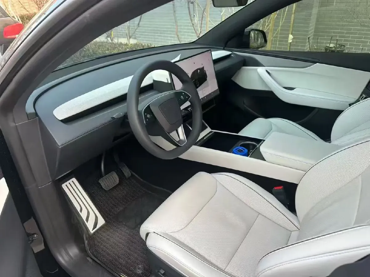 2025 Tesla Model Y L BEV,autocango,china used car exporter,china ev exporter,chinese used car exporter,chinese used ev exporter