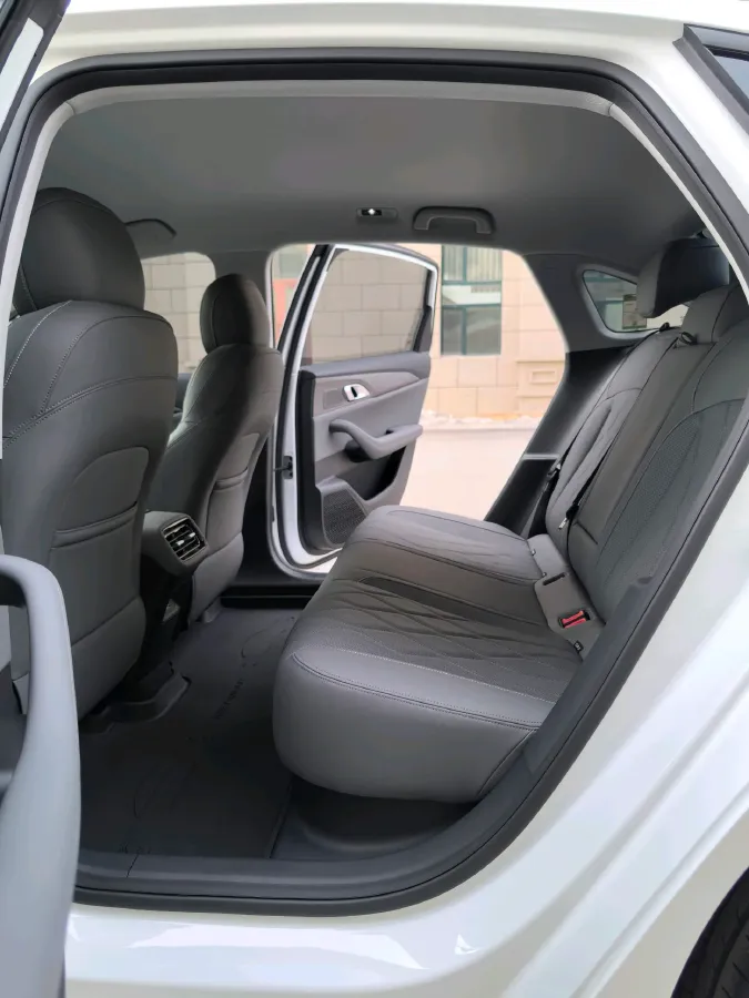 2025 Geely Galaxy A7 1.5L 112HP L4 1DHT PHEV,autocango,china used car exporter,china ev exporter,chinese used car exporter,chinese used ev exporter