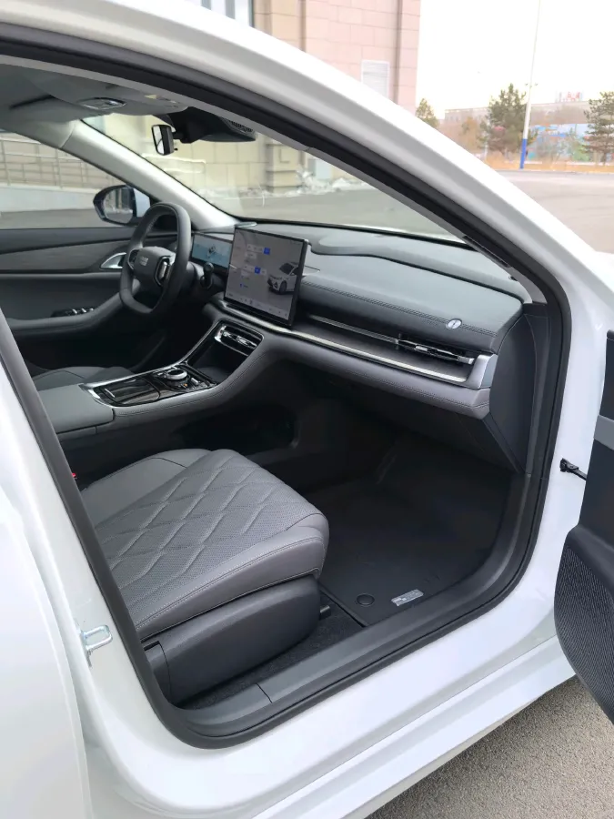 2025 Geely Galaxy A7 1.5L 112HP L4 1DHT PHEV,autocango,china used car exporter,china ev exporter,chinese used car exporter,chinese used ev exporter