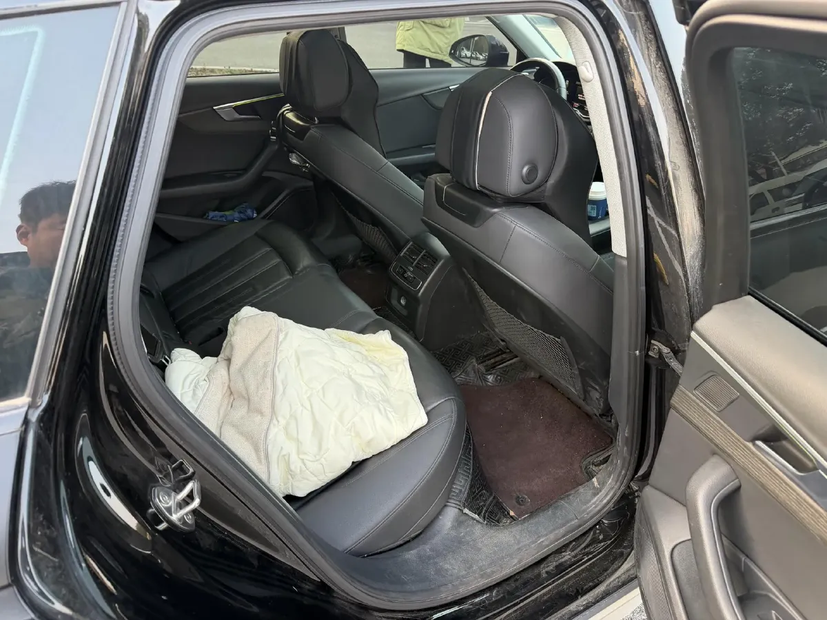 2021 Audi A4 2.0T 252HP L4 7DCT,autocango,china used car exporter,china ev exporter,chinese used car exporter,chinese used ev exporter