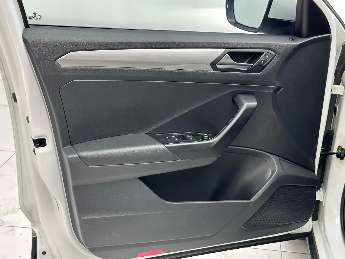 2020 Volkswagen T-Roc 1.4T 150HP L4 7DCT,autocango,china used car exporter,china ev exporter,chinese used car exporter,chinese used ev exporter