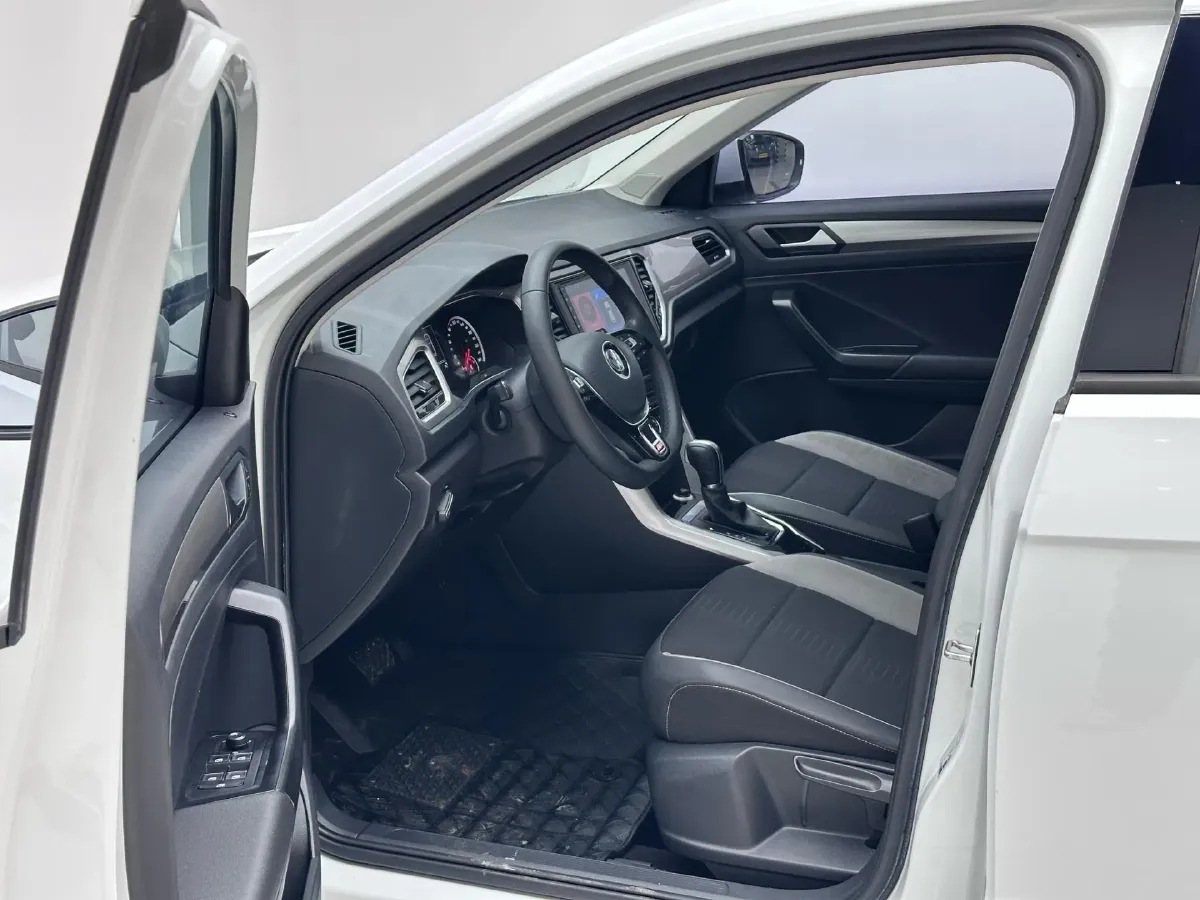 2020 Volkswagen T-Roc 1.4T 150HP L4 7DCT,autocango,china used car exporter,china ev exporter,chinese used car exporter,chinese used ev exporter