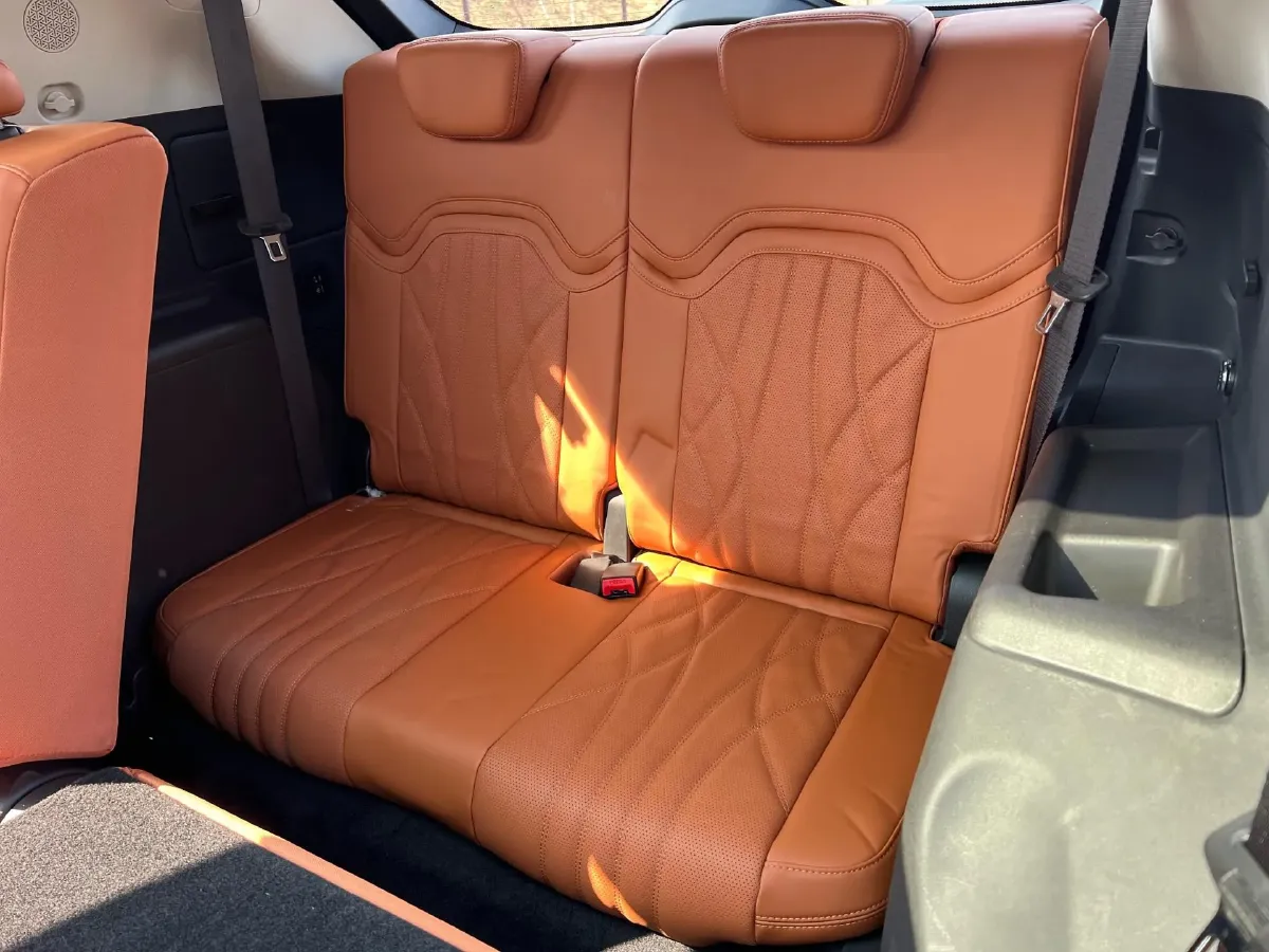 2024 Venucia VX6 BEV 62KWH,autocango,china used car exporter,china ev exporter,chinese used car exporter,chinese used ev exporter