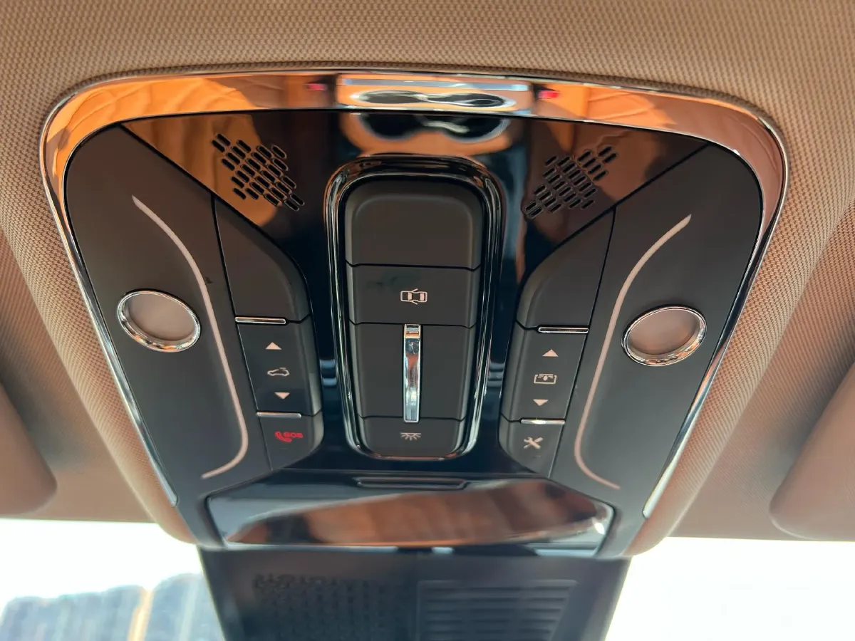 2024 Venucia VX6 BEV 62KWH,autocango,china used car exporter,china ev exporter,chinese used car exporter,chinese used ev exporter