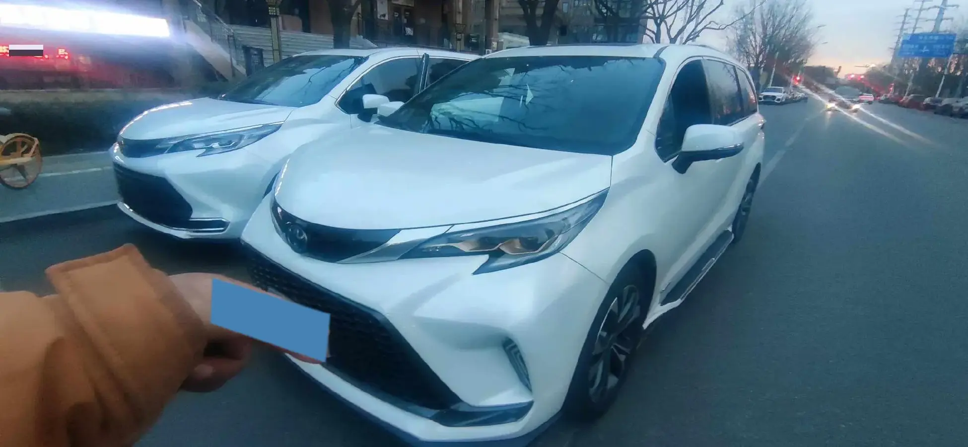 2022 Toyota Granvia 2.5L 192HP L4 E-CVT Hybrid