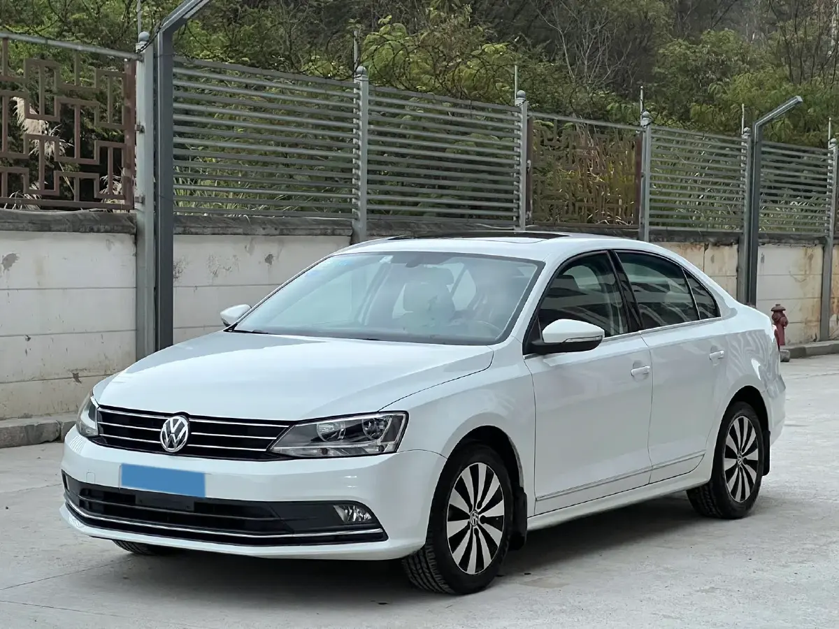 2018 Volkswagen Sagitar 1.2T 110HP L4 7DCT