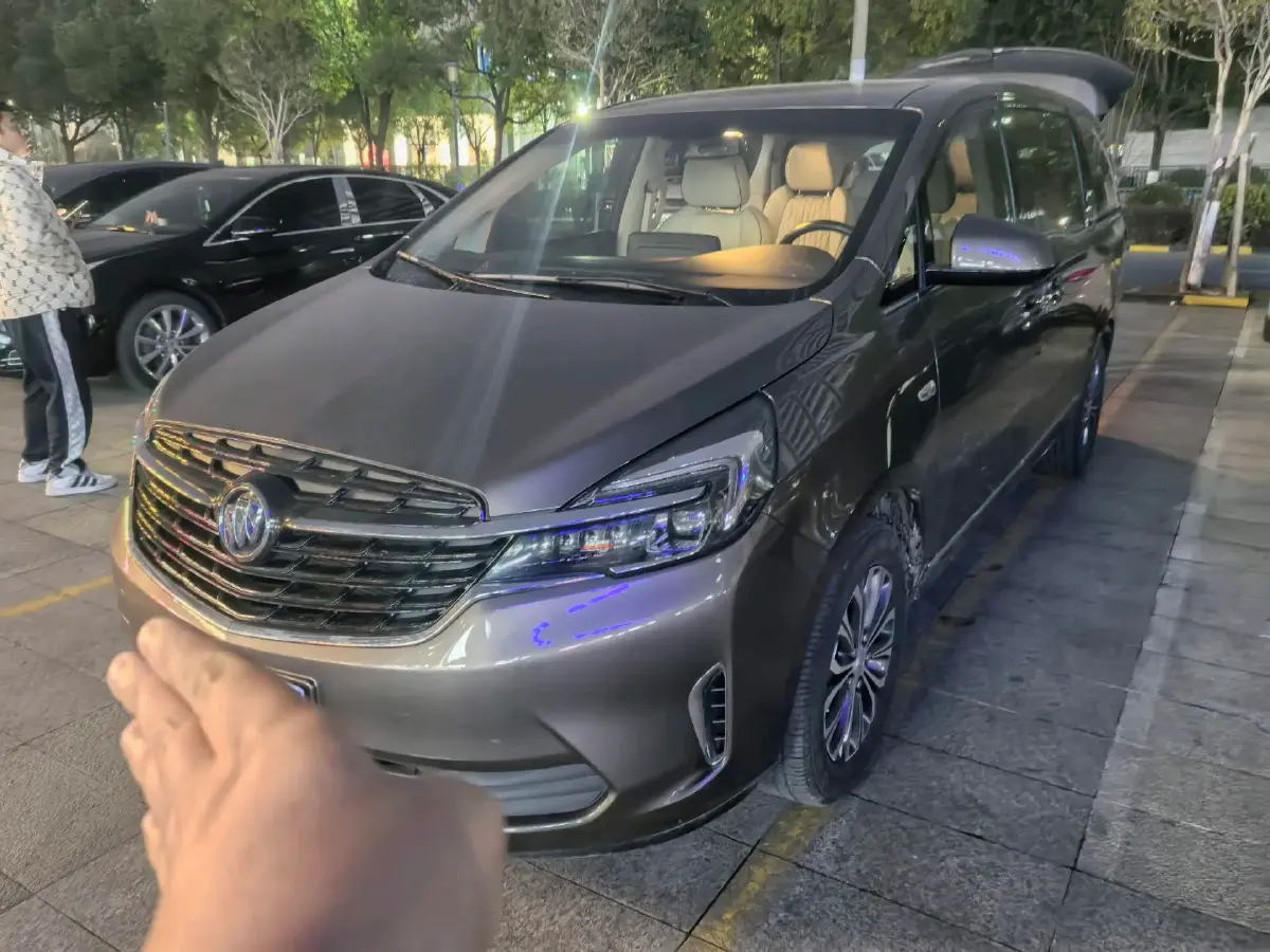 2022 Buick GL8 2.0T 237HP L4 9AT