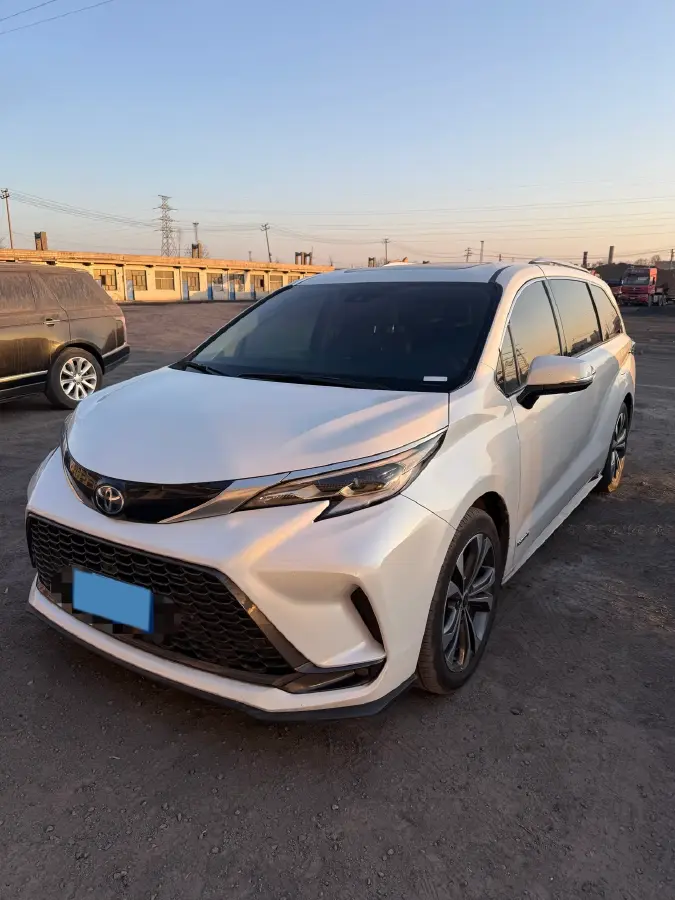 2023 Toyota Granvia 2.5L 189HP L4 E-CVT Hybrid