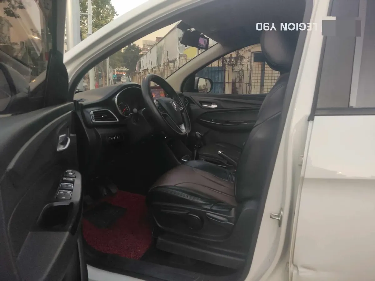 2021 BaoJun 730 1.5L 105HP L4 6MT,autocango,china used car exporter,china ev exporter,chinese used car exporter,chinese used ev exporter