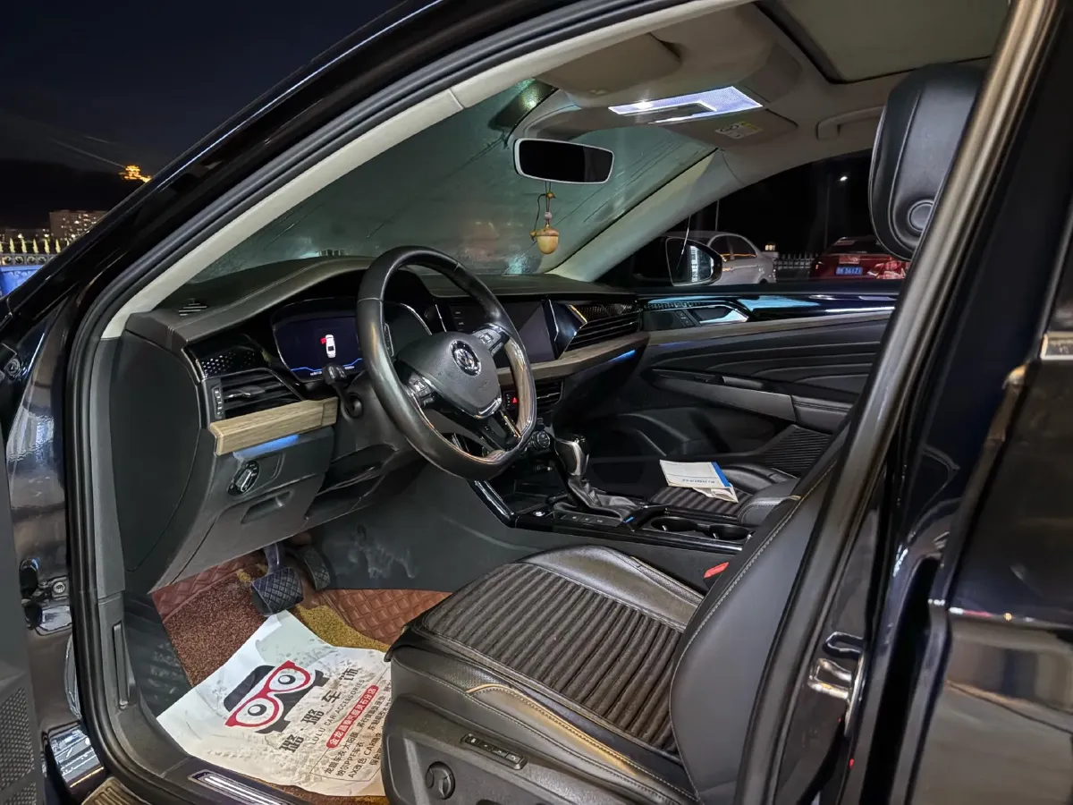 2019 Volkswagen Passat 2.0T 186HP L4 7DCT,autocango,china used car exporter,china ev exporter,chinese used car exporter,chinese used ev exporter