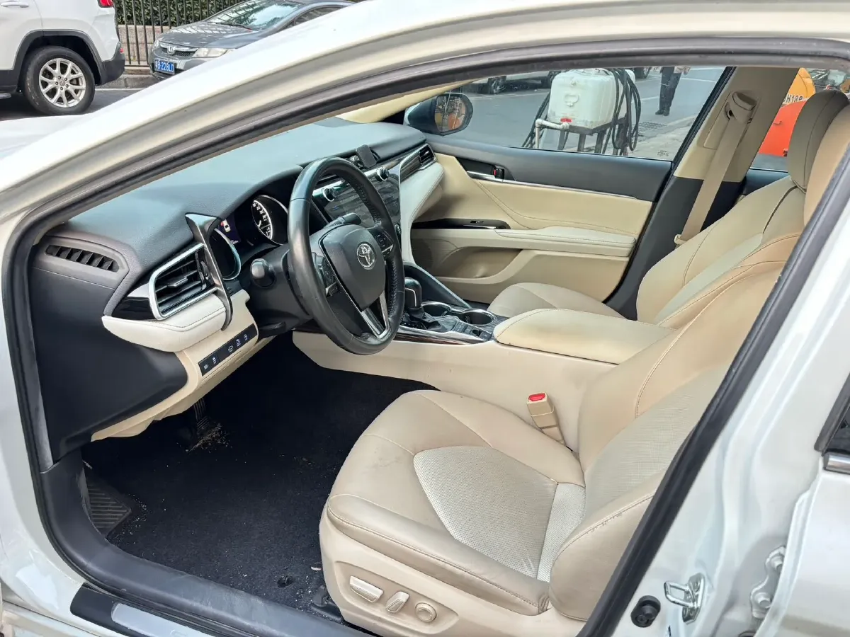 2019 Toyota Camry 2.5L 209HP L4 8AT,autocango,china used car exporter,china ev exporter,chinese used car exporter,chinese used ev exporter