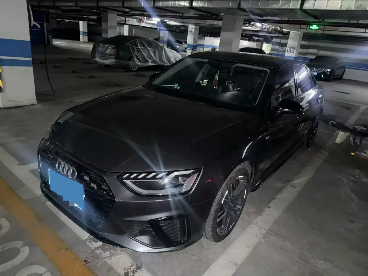 2022 Audi A4L 2.0T 190HP L4 7DCT