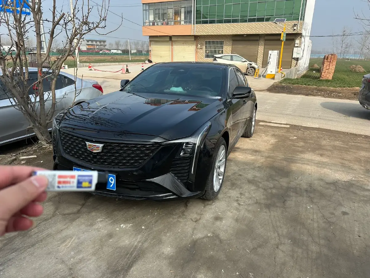 2025 Cadillac CT5 2.0T 237HP L4 10AT