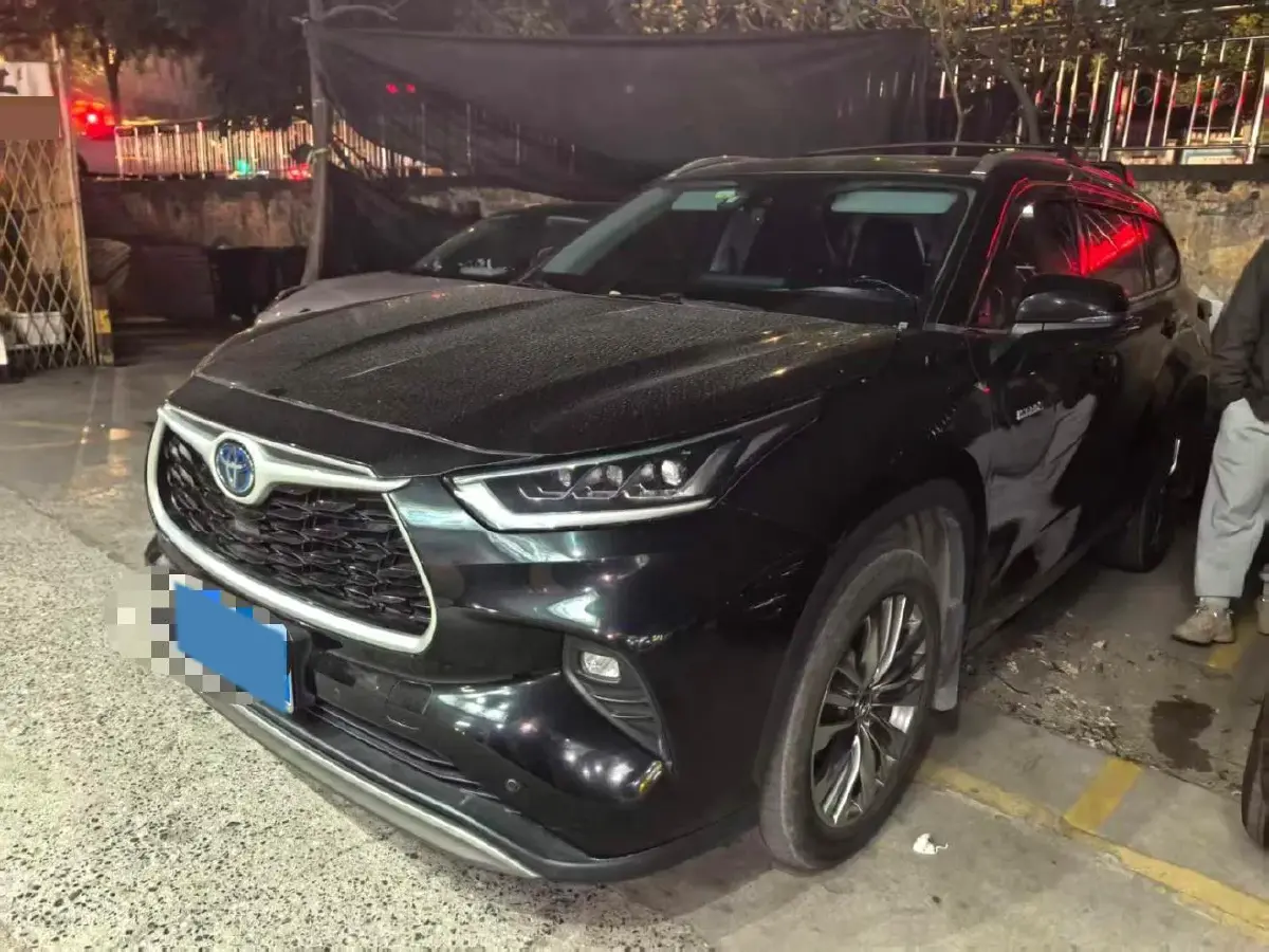 2022 Toyota Highlander 2.5L 192HP L4 E-CVT Hybrid