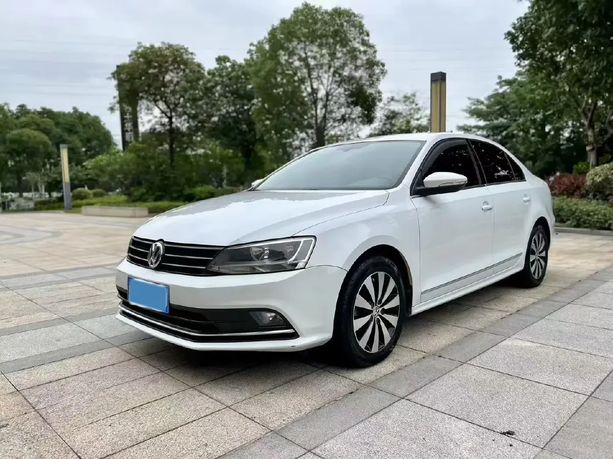 2018 Volkswagen Sagitar 1.2T 110HP L4 7DCT