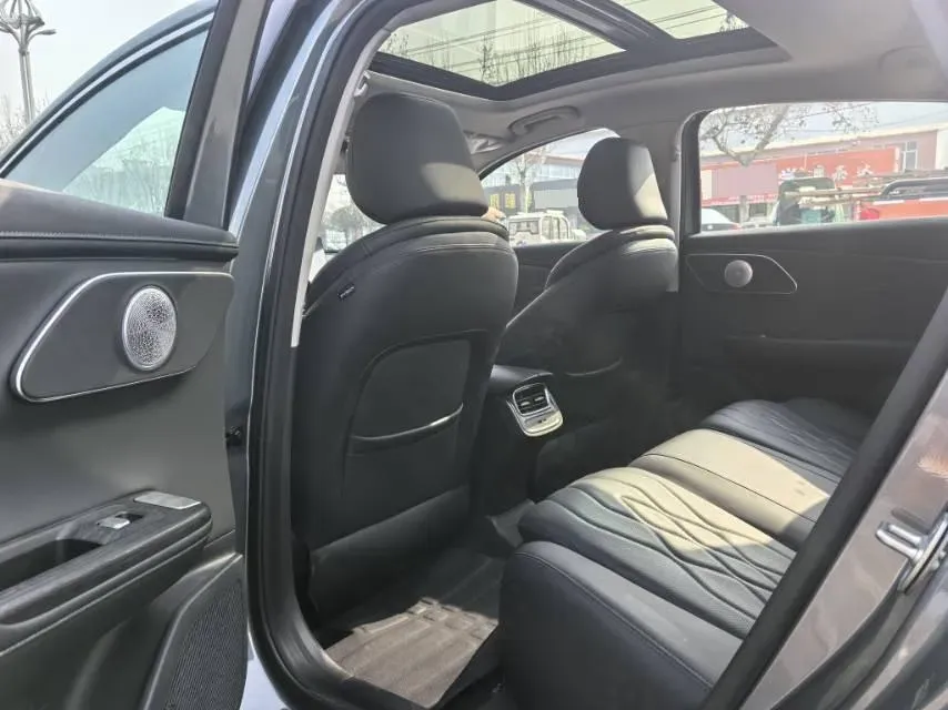 2025 Fulwin FulwinA8L 1.5T 156HP L4 1DHT PHEV 18.67KWH,autocango,china used car exporter,china ev exporter,chinese used car exporter,chinese used ev exporter