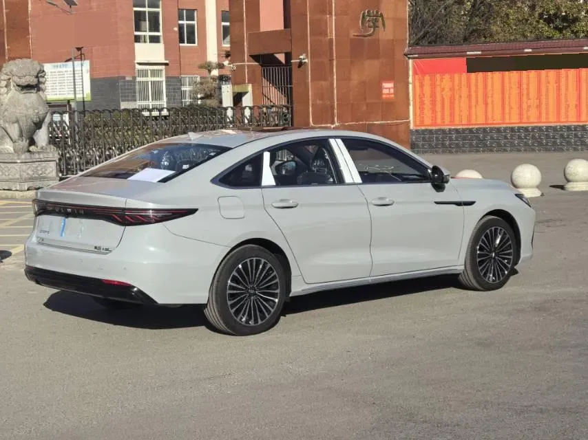 2025 Fulwin FulwinA8L 1.5T 156HP L4 1DHT PHEV 18.67KWH,autocango,china used car exporter,china ev exporter,chinese used car exporter,chinese used ev exporter