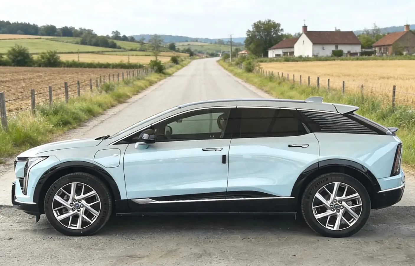 2024 Cadillac OPTIQ BEV 79.7KWH,autocango,china used car exporter,china ev exporter,chinese used car exporter,chinese used ev exporter