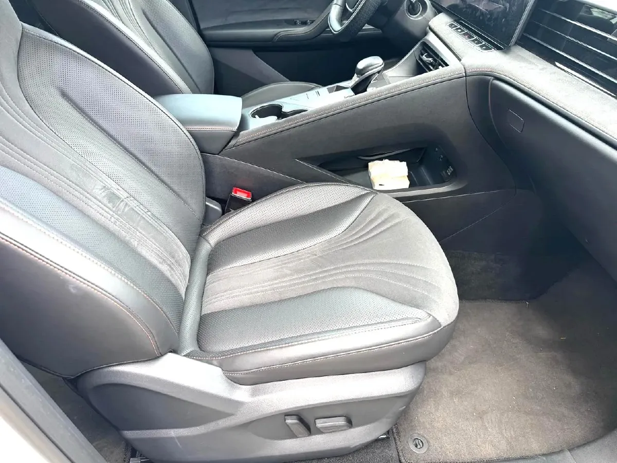 2024 Roewe D5X DMH 1.5T 150HP L4 2DHT PHEV 21.4KWH,autocango,china used car exporter,china ev exporter,chinese used car exporter,chinese used ev exporter