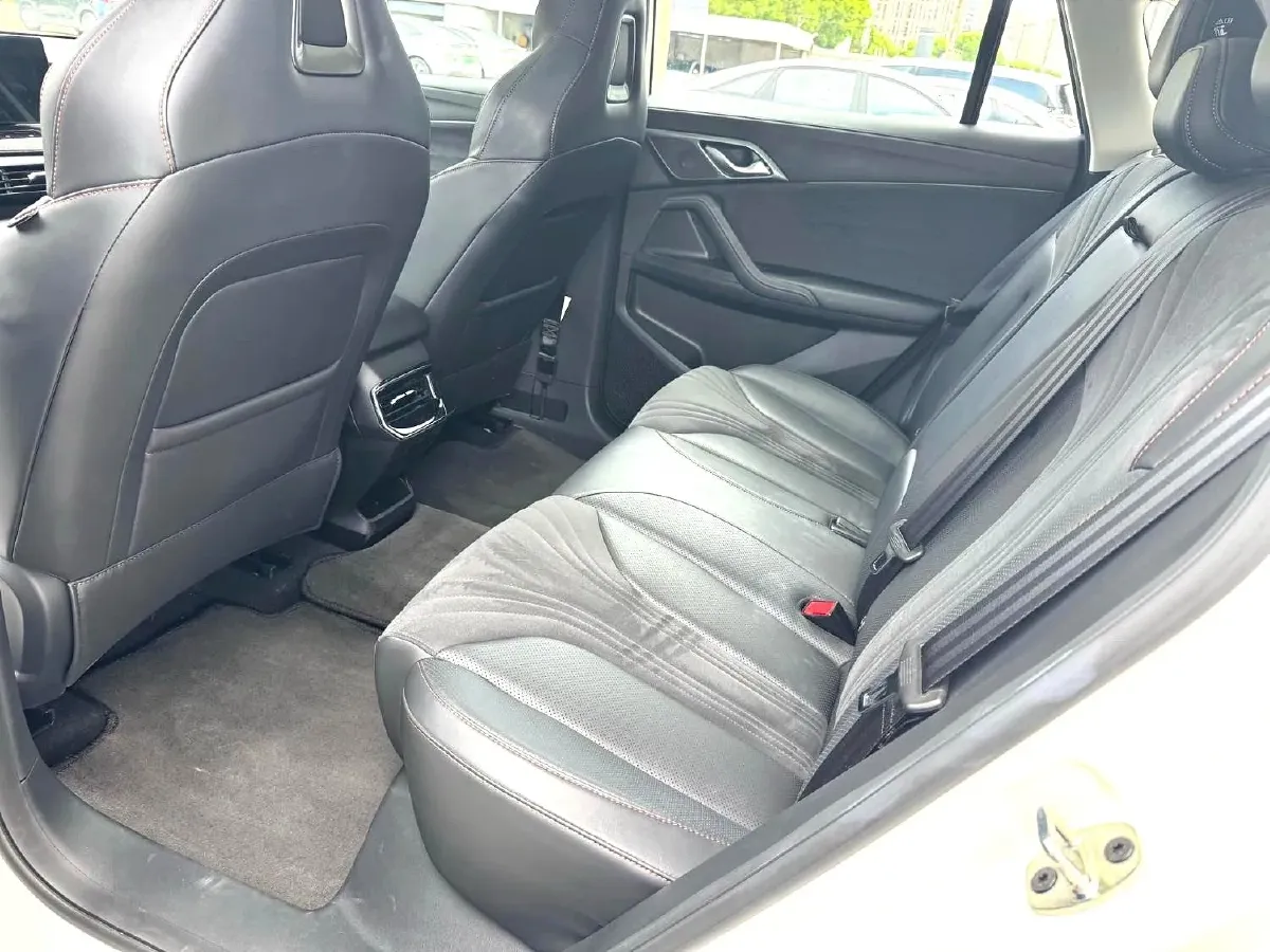 2024 Roewe D5X DMH 1.5T 150HP L4 2DHT PHEV 21.4KWH,autocango,china used car exporter,china ev exporter,chinese used car exporter,chinese used ev exporter