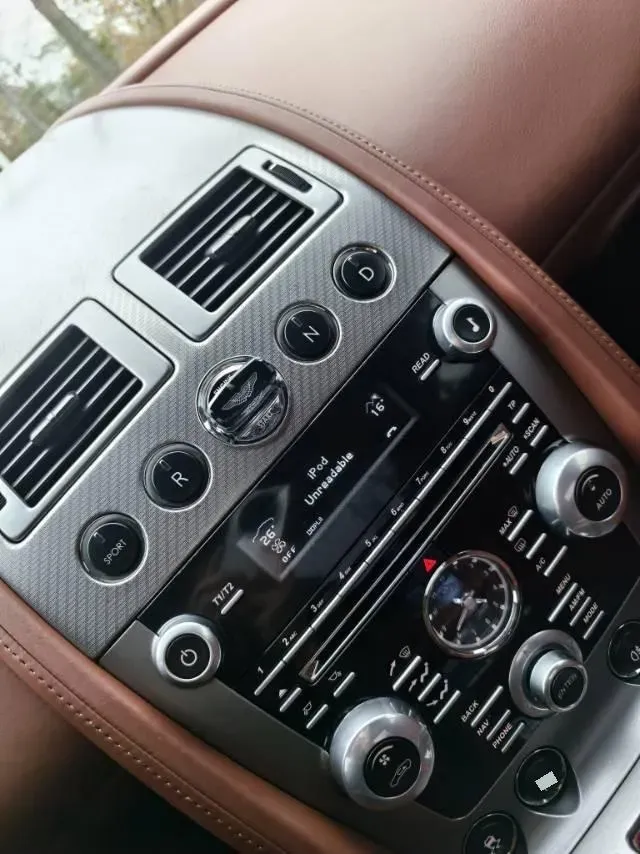 2012 Aston Martin V12 Vantage 6.0L 517HP V12 6MT,autocango,china used car exporter,china ev exporter,chinese used car exporter,chinese used ev exporter