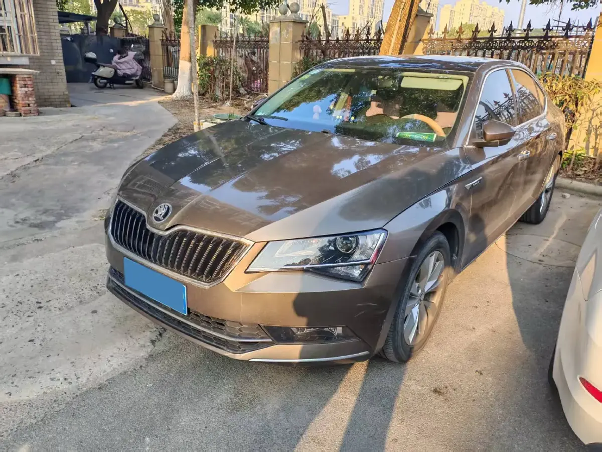 2018 Skoda Superb 1.8T 180HP L4 7DCT