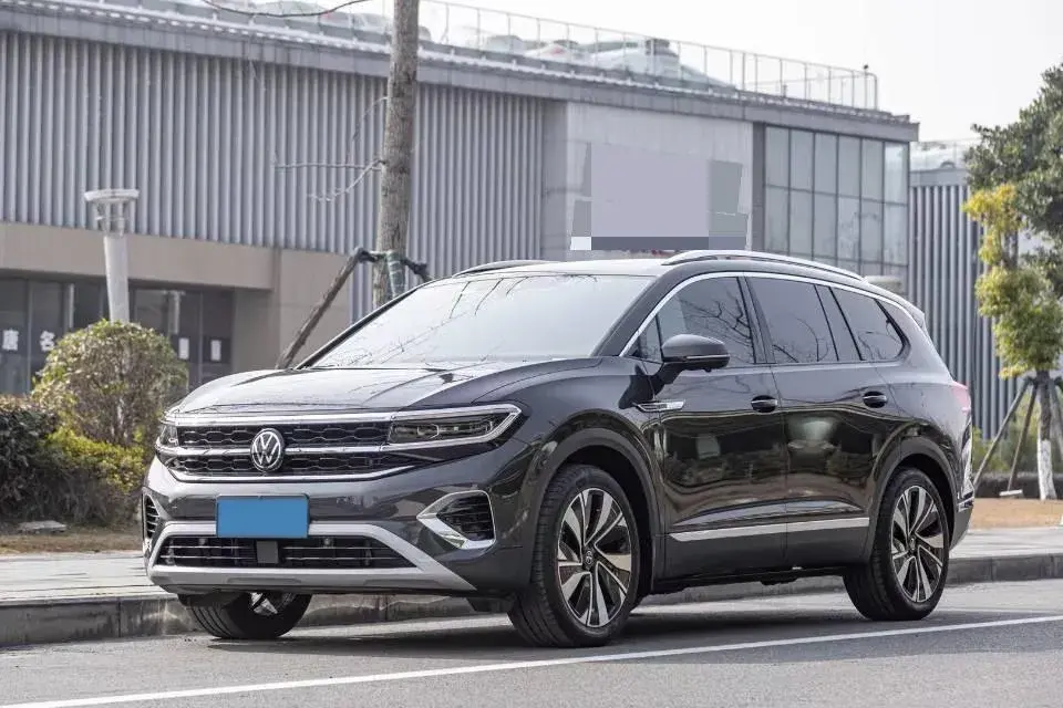 2024 Volkswagen Talagon 2.0T 220HP L4 7DCT