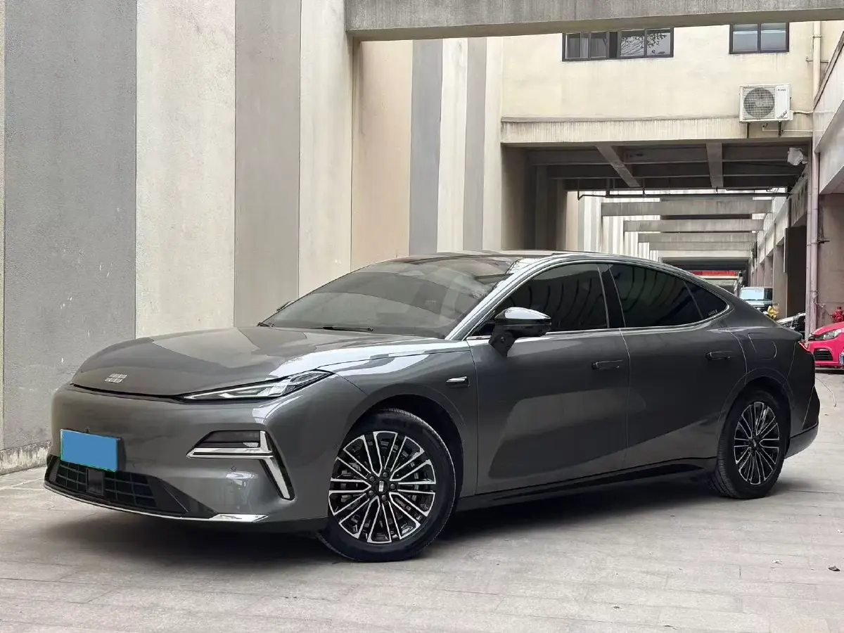 2025 Geely Galaxy Starshine 8 1.5L 112HP L4 1DHT PHEV