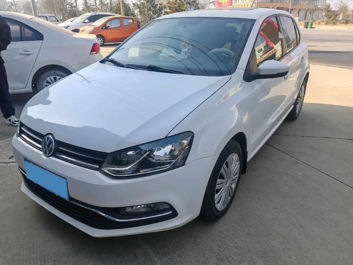 2016 Volkswagen Polo 1.6L 110HP L4 6AT