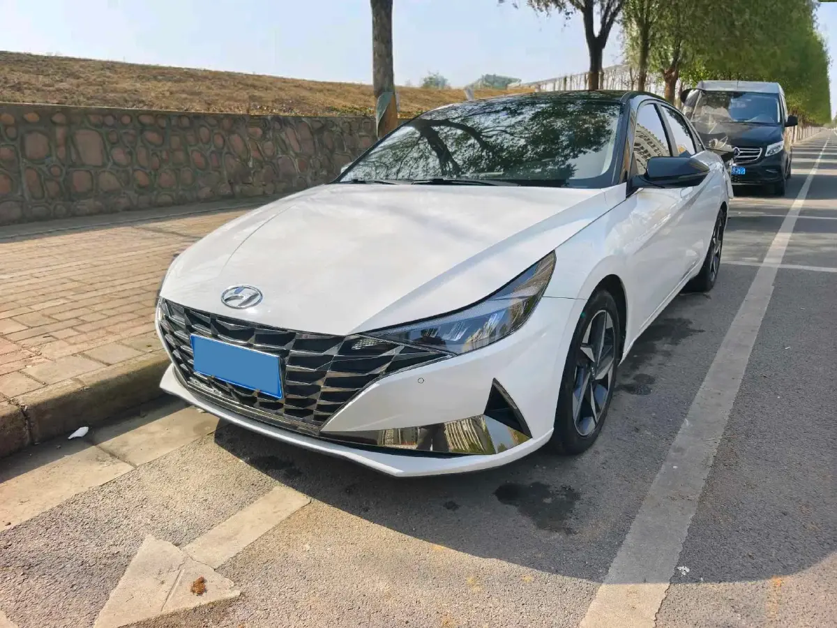 2022 Hyundai Elantra 1.5L 115HP L4 CVT