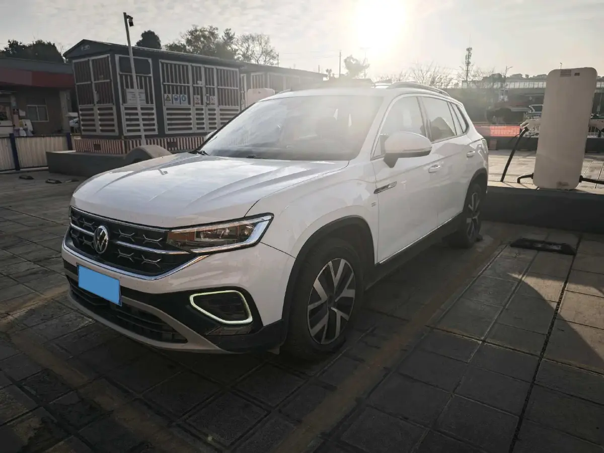 2023 Volkswagen Tayron 2.0T 186HP L4 7DCT