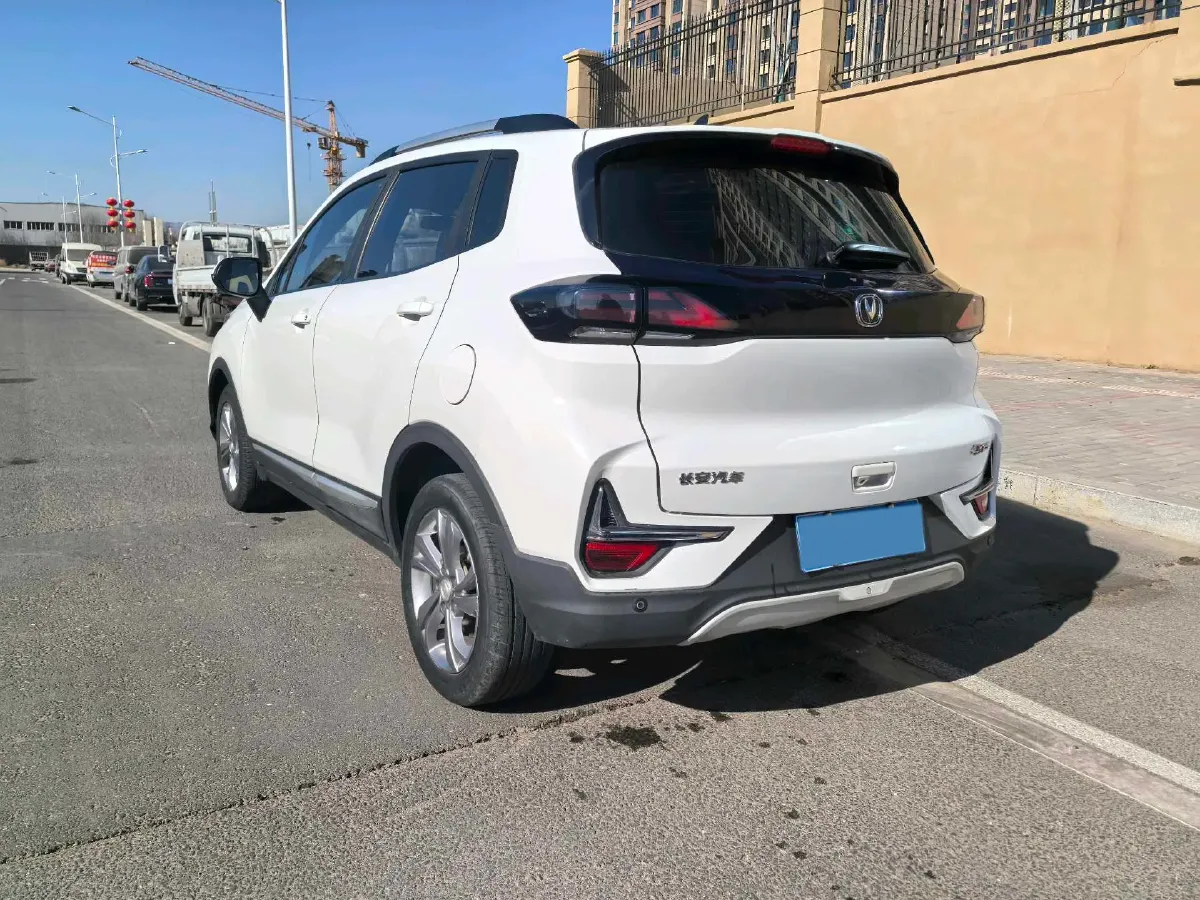 2021 ChangAn CS15 1.5L 107HP L4 5DCT,autocango,china used car exporter,china ev exporter,chinese used car exporter,chinese used ev exporter
