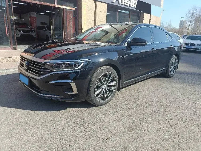 2023 Volkswagen Passat 2.0T 186HP L4 7DCT