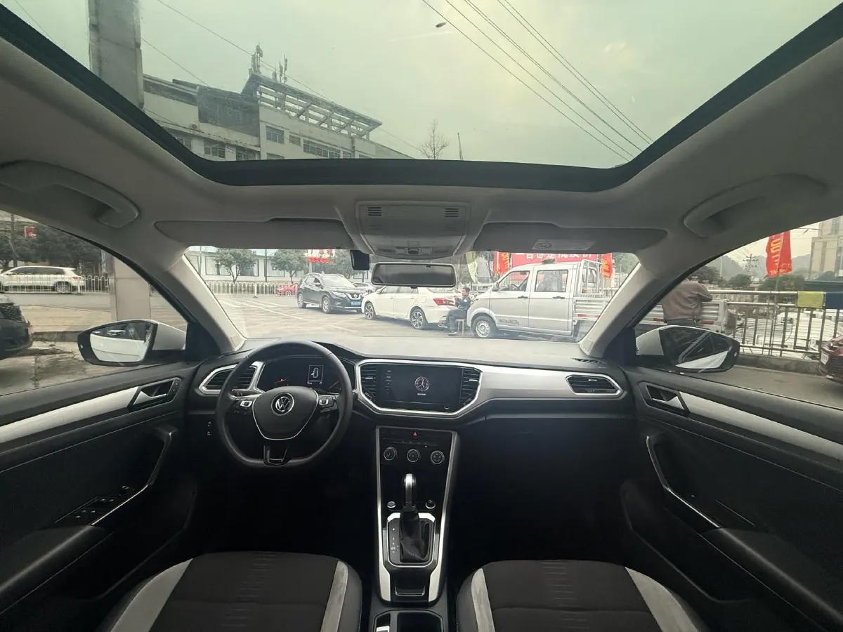 2022 Volkswagen T-Roc 1.4T 150HP L4 7DCT,autocango,china used car exporter,china ev exporter,chinese used car exporter,chinese used ev exporter