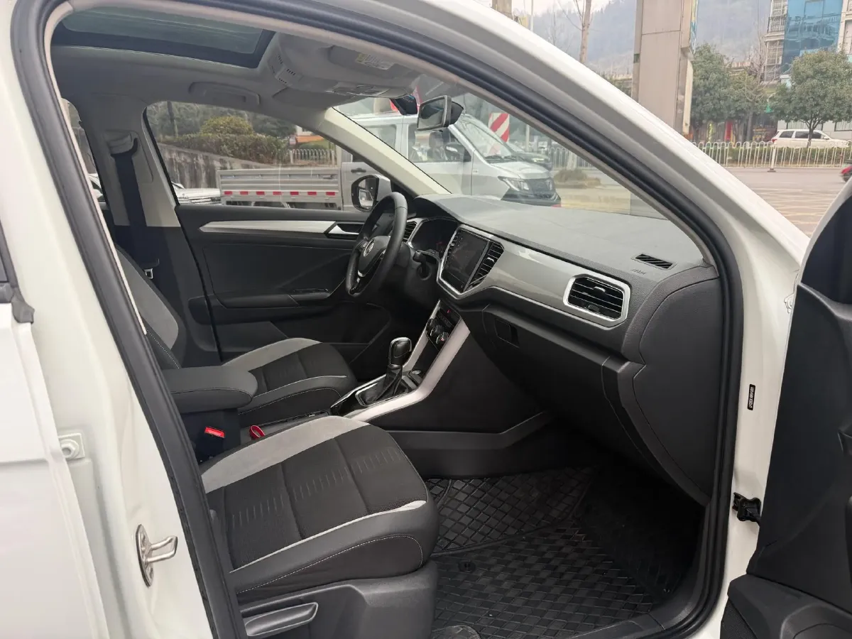 2022 Volkswagen T-Roc 1.4T 150HP L4 7DCT,autocango,china used car exporter,china ev exporter,chinese used car exporter,chinese used ev exporter