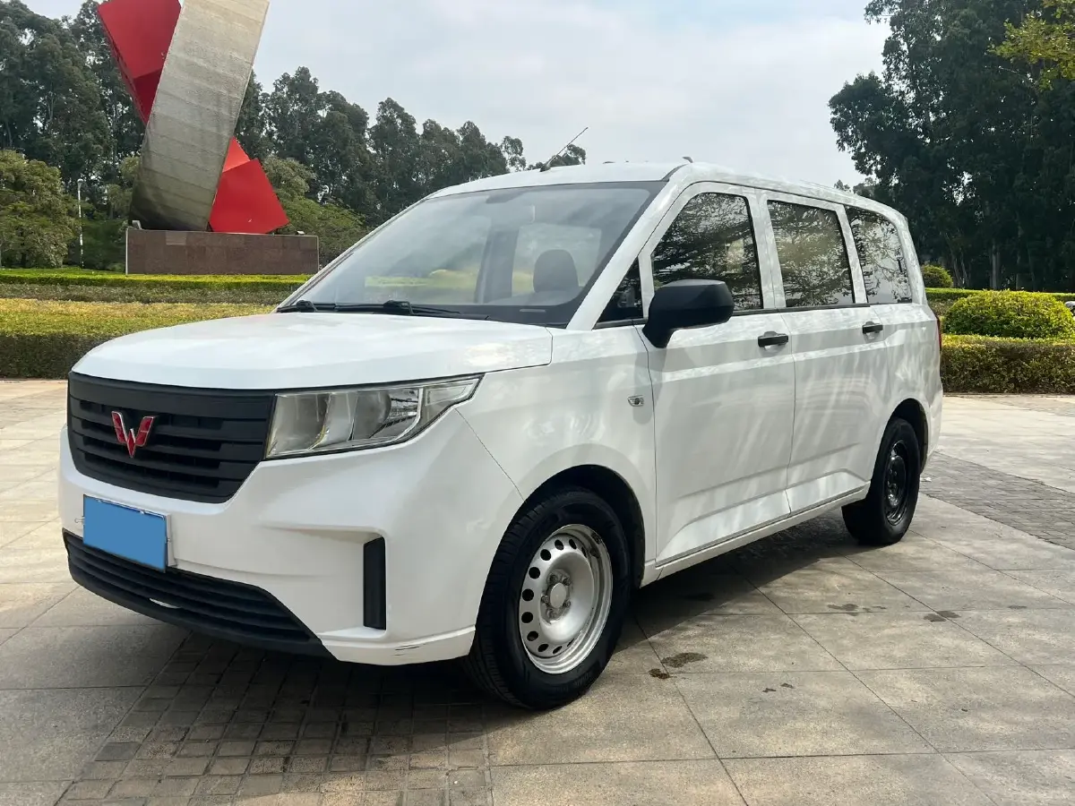 2019 WuLing HongGuang Plus 1.5T 147HP L4 6MT
