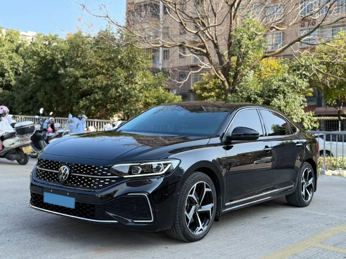 2023 Volkswagen Passat 2.0T 186HP L4 7DCT