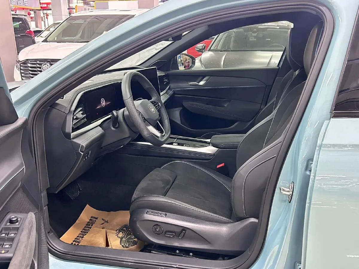 2025 Volkswagen Passat 2.0T 220HP L4 7DCT,autocango,china used car exporter,china ev exporter,chinese used car exporter,chinese used ev exporter