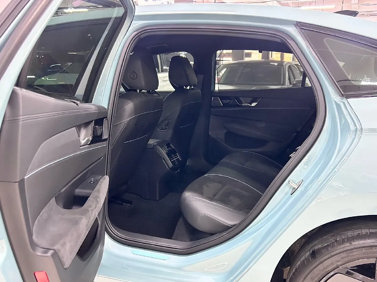 2025 Volkswagen Passat 2.0T 220HP L4 7DCT,autocango,china used car exporter,china ev exporter,chinese used car exporter,chinese used ev exporter