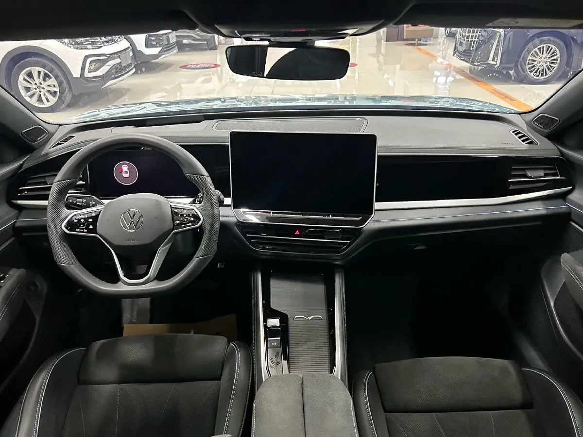 2025 Volkswagen Passat 2.0T 220HP L4 7DCT,autocango,china used car exporter,china ev exporter,chinese used car exporter,chinese used ev exporter