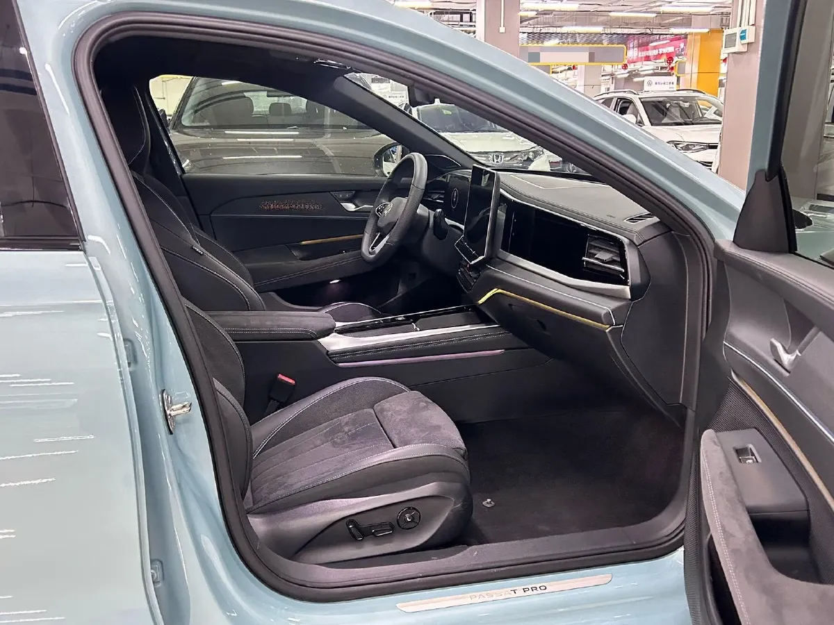 2025 Volkswagen Passat 2.0T 220HP L4 7DCT,autocango,china used car exporter,china ev exporter,chinese used car exporter,chinese used ev exporter