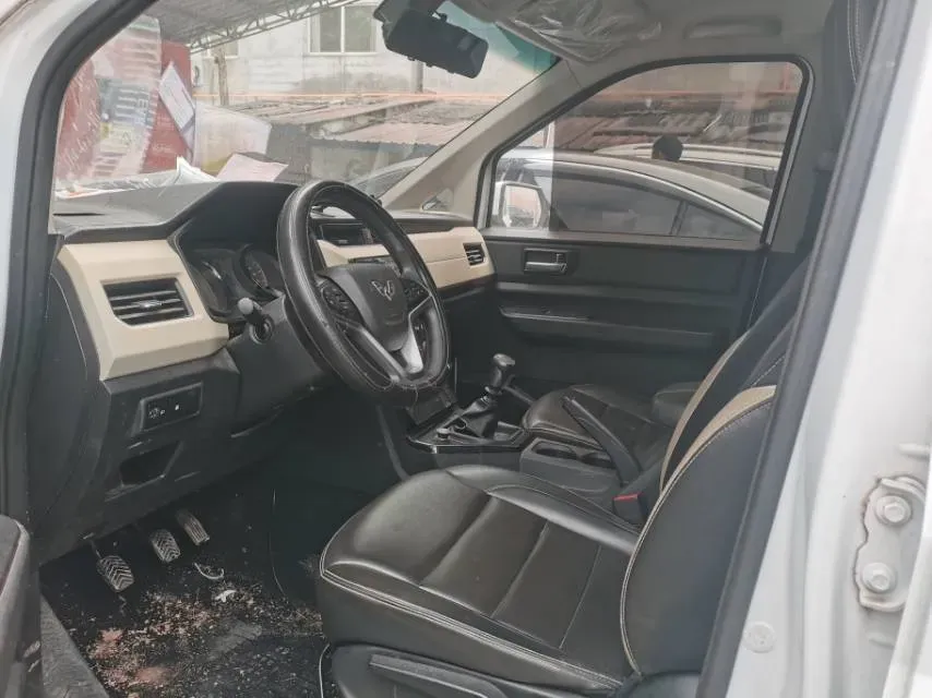 2020 BaoJun RC-5 1.5L 99HP L4 6MT,autocango,china used car exporter,china ev exporter,chinese used car exporter,chinese used ev exporter