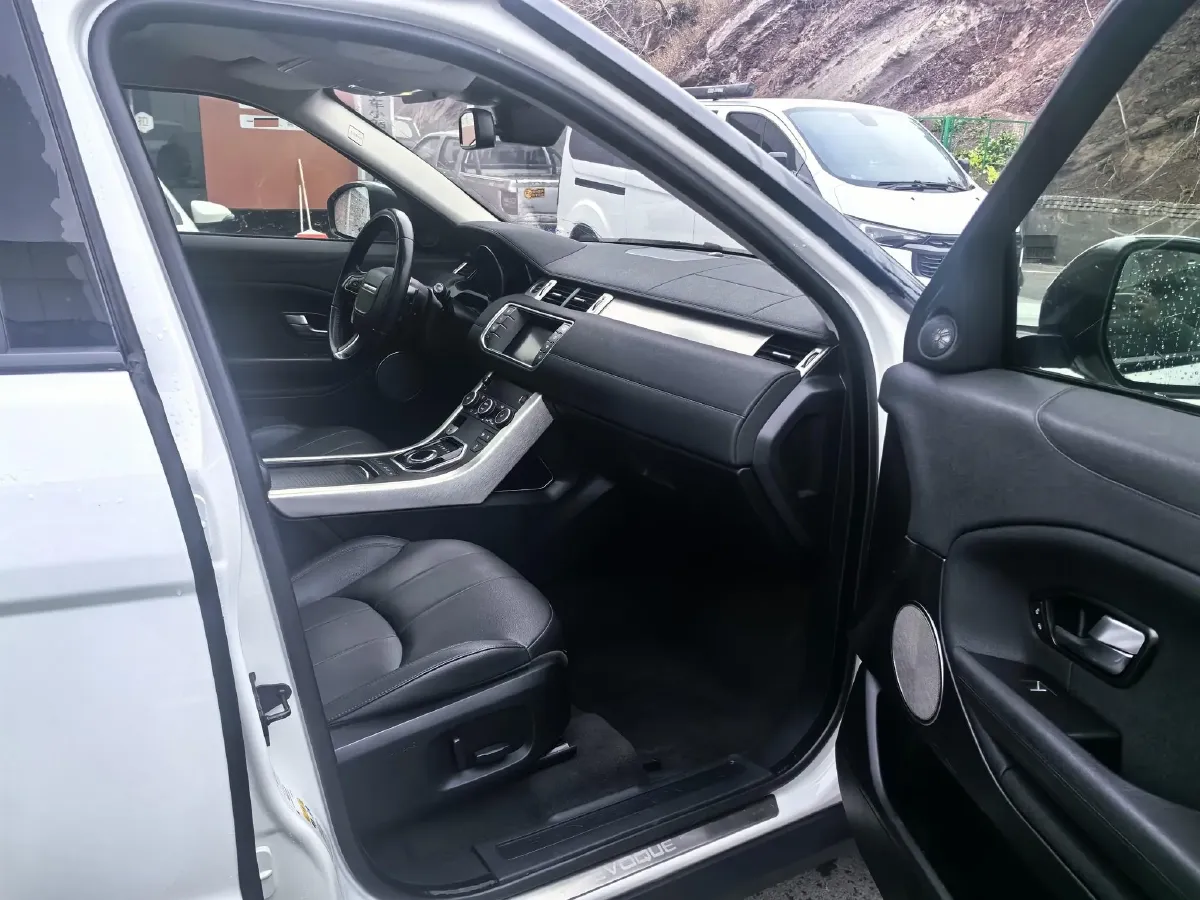 2018 Land Rover Range Rover Evoque 2.0T 241HP L4 9AT,autocango,china used car exporter,china ev exporter,chinese used car exporter,chinese used ev exporter