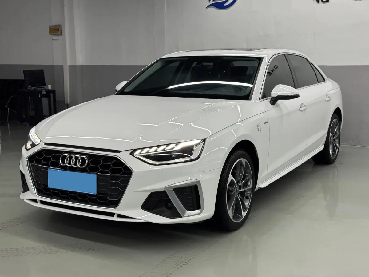 2022 Audi A4L 2.0T 190HP L4 7DCT